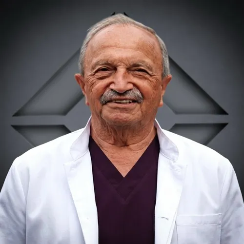 Prof. Dr. med. Deniz Uyak, Specialist interne geneeskunde en spoedeisende geneeskunde